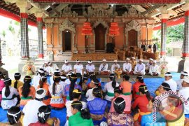 Wagub Sudikerta Minta Umat Tak Sekadar "Beryadnya"