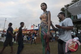 Lomba 'Body Painting"