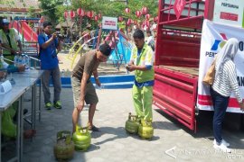 Warga Solo Ramaikan Operasi Pasar Elpiji Subsidi