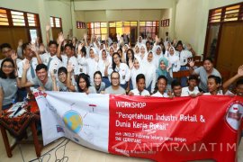 Peritel Fesyen Jepang "Workshop" Kewirausahaan di SMK Ketintang