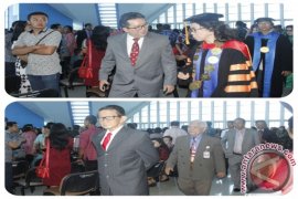 Runtuwene Kukuhkan 890 Wisudawan Unima