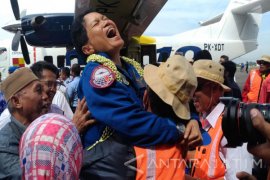 Terbangkan N219 Pilot Esther Bangga