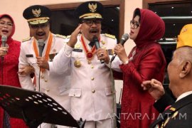Belajar "Kumisraan" 10 Tahun dari Pakde Karwo-Gus Ipul