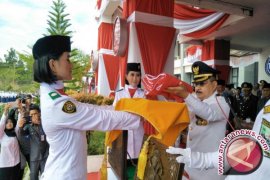 PENGIBARAN BENDERA PADANGPARIAMAN Page 1 Small