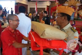 Inti Bali Menyerahkan Bingkisan kepada Veteran Pejuang Kemerdekaan (Video)