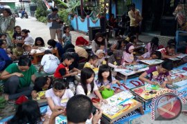 LOMBA MEWARNA HUT RI