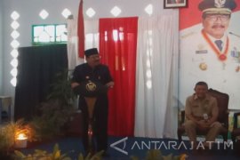 Gubernur Tinjau Pelaksanaan Imunisasi Campak di Sampang