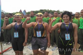 Prajurit Wanita Lantamal V "Runner Up" Renang Laut 1.000 Meter