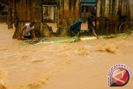 Banjir dan Longsor Landa Pesisir Selatan