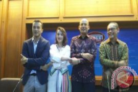 Nicholas Saputra-Chelsea Islan Duta Parade ASEAN