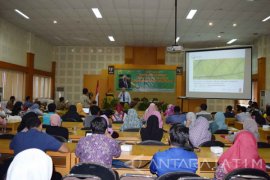 Pakar Metabolomik asal Jerman Berikan Kuliah Umum di Pascasarjana Unej