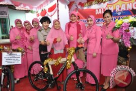 HKGB Dan HUT Polwan Adakan Pengobatan Gratis