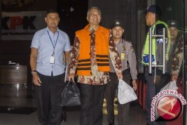 KPK Sita Keris-Batu Akik Milik Dirjen Hubla