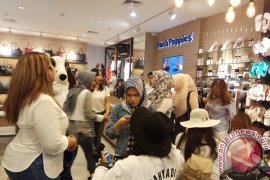 "Hush Puppies" Buka di Kuta (Video)