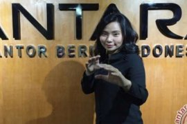 Bupati Blitar Berikan Anugerah Aryo Blitar Kepada Sutradara Livi Zheng