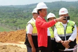 Jokowi Rilis "Vlog" Soal Tinjauannya Ke Tol Pekanbaru-Dumai