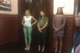 Puluhan Model Rusia Antre Untuk Audisi Peragaan Busana Indonesia