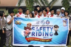 Ratusan Siswa SMA Cendana Antusias Ikuti Safety Riding Polresta Pekanbaru