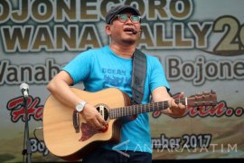 Penampilan Ferry Curtis