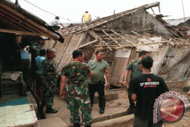 Korem 061 Suryakencana Bedah Rutilahu Keluarga Miskin
