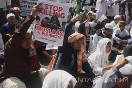 Peraih Nobel: Akhiri Pemunahan Rohingya atau Diadili
