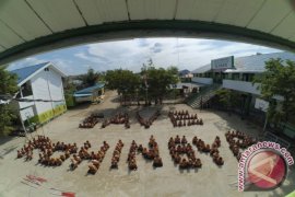 SIT Al-Khair Bentuk Barisan Dengan Tulisan "Save Rohingya"