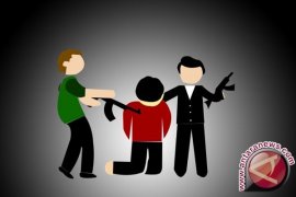 Polisi tangkap tiga penculik bersenjata api