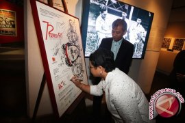 Menlu Kunjungi Kantor Berita Antara