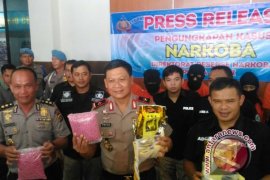 Polda Jambi gagalkan pengiriman ribuan ekstasi 
