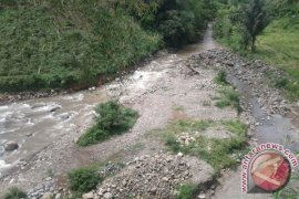 DLH Mukomuko larang proyek pemerintah gunakan material ilegal