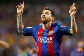 Messi cetak gol ke-100 saat Barcelona hancurkan Chelsea