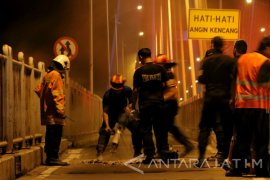 BBPJN VIII Bongkar Suramadu Selidiki Penyebab Kebakaran (Video)