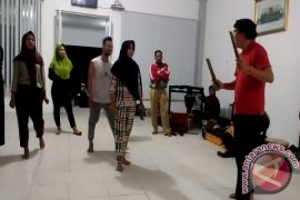 Zapin Senggayong KKU Wakili Indonesia di Singapura