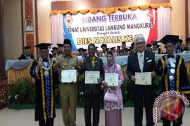 Gubernur Kalsel Terima ULM Award 
