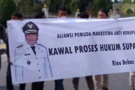 Demo Kasasi Suparman di Tugu Zapin, Mahasiswa Minta KPK Fokus