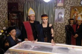 Keluarga Besar Momo Gelar Prosesi Pelepasan Jenazah
