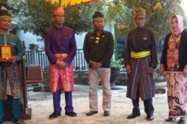 Legislator Fakfak Perkenalkan Tradisi "Satu Tungku Tiga Batu" Di Siak