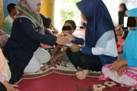 P2TP2A Kampar Beri Bantuan Anak Korban Pembacokan