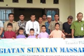Sunatan Massal Ringankan Beban Ekonomi Masyarakat Teluk Meranti
