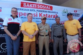 AGP Berikan Pelayanan Kesehatan Mata Petugas Kebersihan