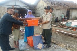 BPBD Bojonegoro Salurkan Bantuan untuk  Korban Angin Kencang
