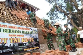 HUT TNI di Jember Diwarnai dengan Karya Bakti