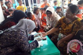 Antisipasi Malaria, Dinkes Pasaman Barat Periksa Warga Pulau Panjang 