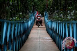 JEMBATAN GANTUNG MAMUJU