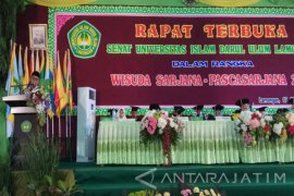 Wisuda Unisda Lamongan Dihadiri Mendikbud Muhadjir