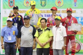 TAPIN JUARA UMUM GULAT