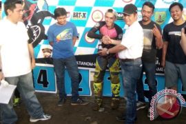 Taufik Akbar Sabet Juara Umum Grass Track Bupati Bartim Open 2017