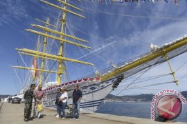 KRI Bima Suci Melintasi Terusan Suez