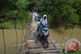 JEMBATAN GANTUNG RUSAK Page 1 Small