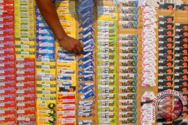 Operator seluler kaji aturan pajak pulsa